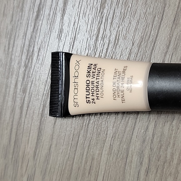 Smashbox Studio Skin 24 Hor Wear Foundation - Picture 4 of 4